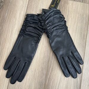 Mercer & Madison Black Ruched Leather and Silk Lined Gloves Women’s Size Small
